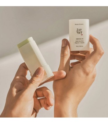 BEAUTY OF JOSEON MATTE SUN STICK MUGWORT&CAMELIA SPF50+ 18G