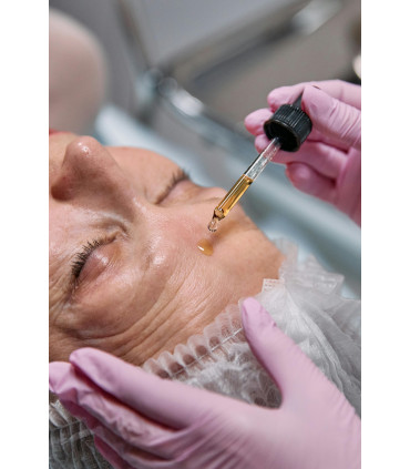 TRATAMIENTO VITAMINA C ACTIVADA + HIDRATACION + FOTOTERAPIA LED